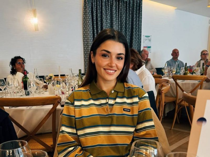 Звезду сериала «Постучись в мою дверь» Хандэ Эрчел арестуют по Звезду сериала «Постучись в мою дверь» Хандэ Эрчел арестуют по громкому делу о наркотиках