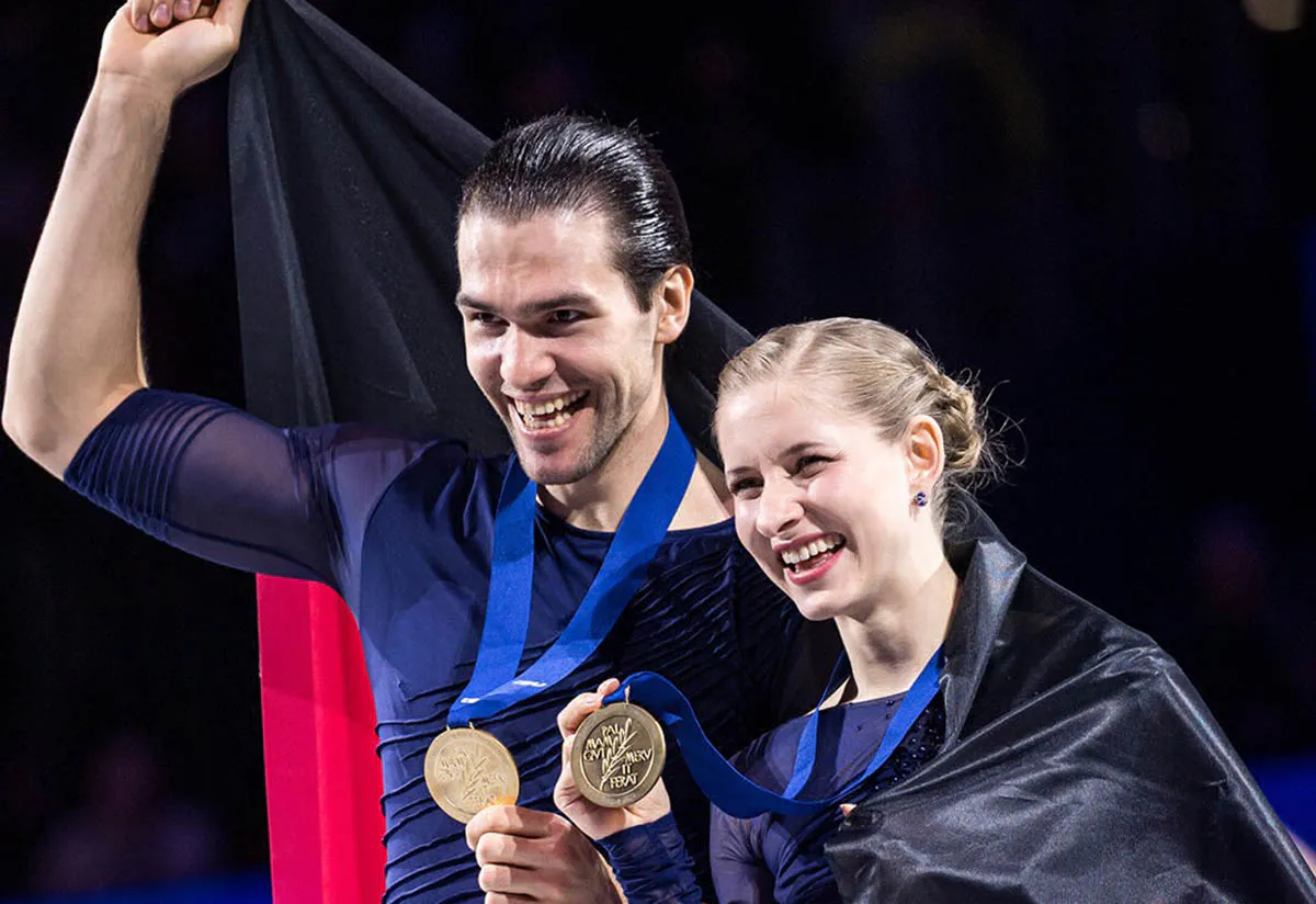 Его успех предсказал Галлямов. Сменил пять партнёрш и флаг ради Его успех предсказал Галлямов. Сменил пять партнёрш и флаг ради золота ЧМ-2026