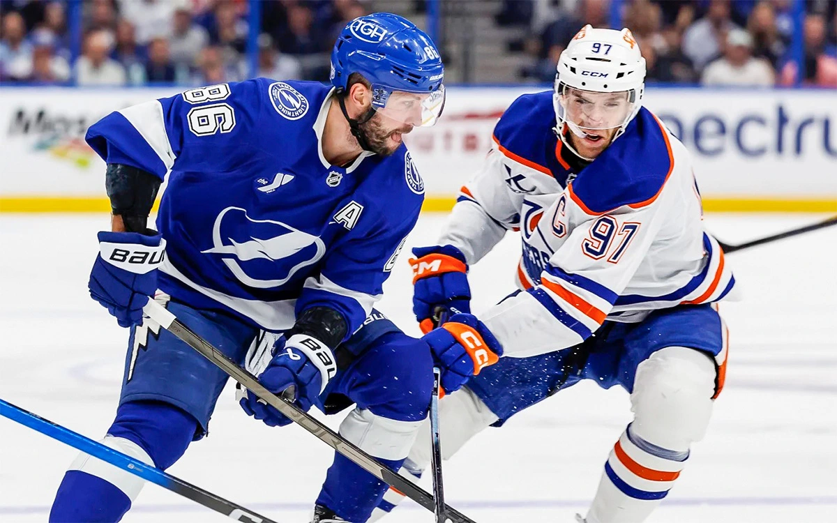 Играет лучше Макдэвида, но славы нет. Почему Кучеров — самая Играет лучше Макдэвида, но славы нет. Почему Кучеров — самая неприметная звезда НХЛ