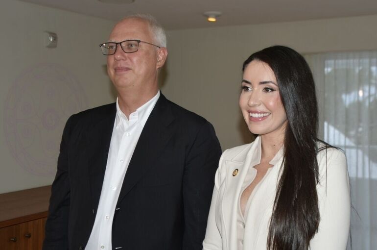 Конгрессвумен Луна назвала встречу с делегацией Госдумы шагом к диалогу Конгрессвумен Луна назвала встречу с делегацией Госдумы шагом к диалогу