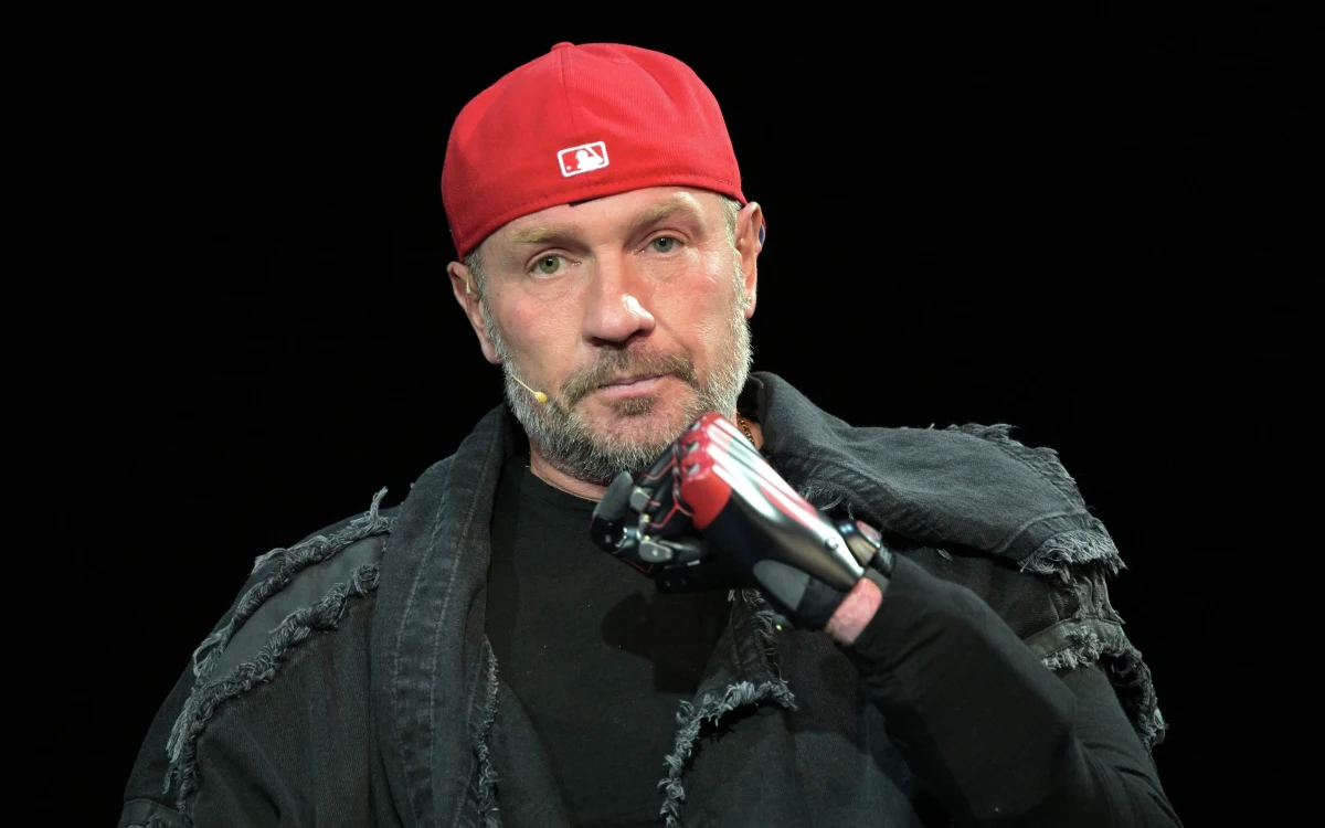 Сарик Андреасян взялся за фигурку. Что известно о новом фильме Сарик Андреасян взялся за фигурку. Что известно о новом фильме про Романа Костомарова