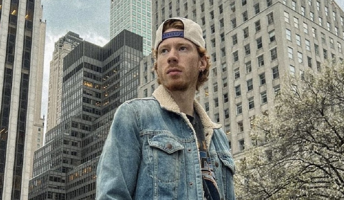 Копия Красновой, но с ребенком: внук Пугачёвой вышел в свет Копия Красновой, но с ребенком: внук Пугачёвой вышел в свет с новой избранницей после развода