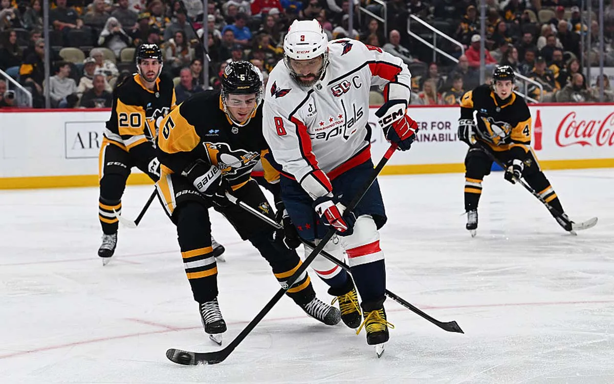 Последний матч Овечкина против Малкина и Кросби. Евгений закроет легенде Последний матч Овечкина против Малкина и Кросби. Евгений закроет легенде путь в плей-офф?