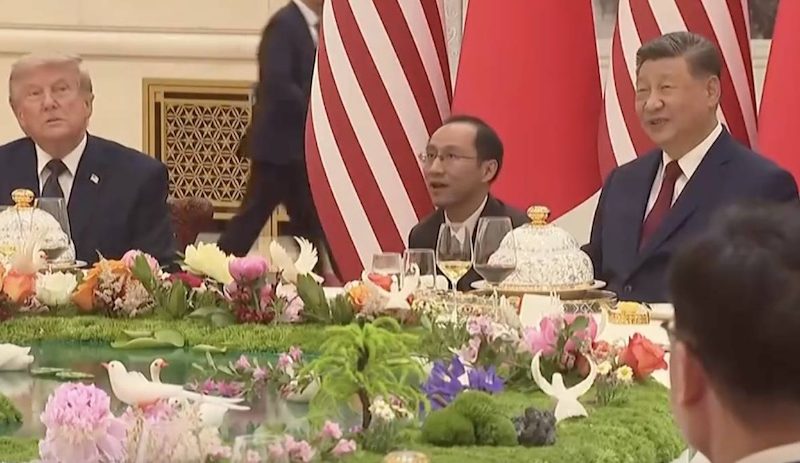 «А вы что, туда пожрать ехали?»: прилетевших с Трампом в Китай журналистов шокировало меню для прессы