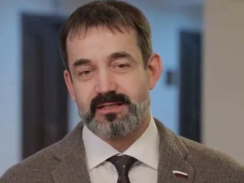«Если сделать порнографический спектакль, то продавать будут еще дороже»: Певцов раскритиковал «Гамлета» и задел Хабенского