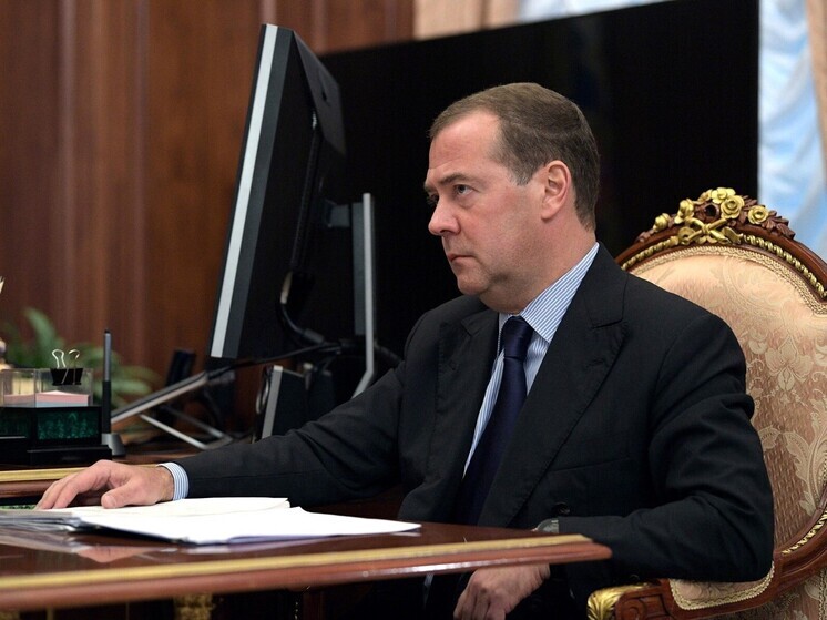 «Евроимпотенты должны завалить хлебало»: Медведев жестко ответил Евросоюзу «Евроимпотенты должны завалить хлебало»: Медведев жестко ответил Евросоюзу