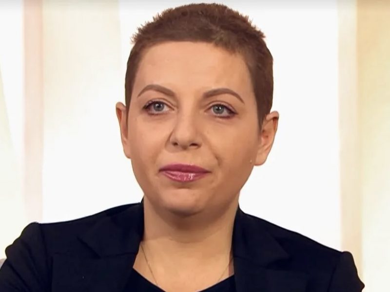 «Вы увели мужика из семьи»: Симоньян ответила на неудобный вопрос о Кеосаяне на глазах у публики